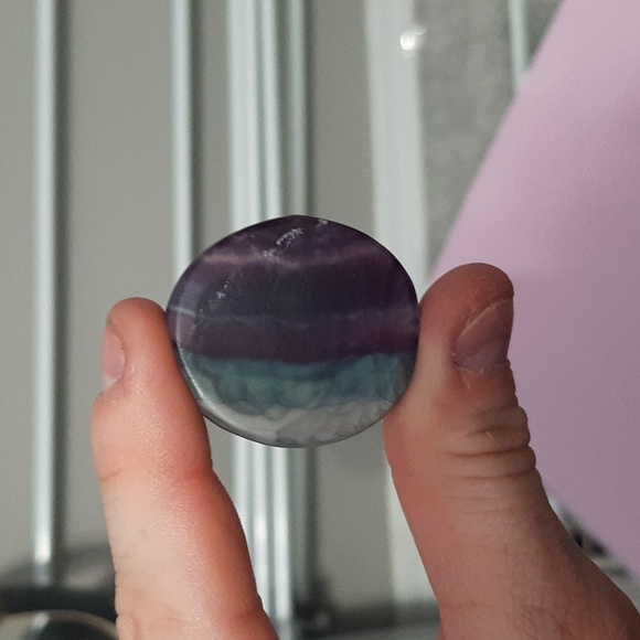 Rainbow fluorite angel Palmstone - Picture 3 of 4